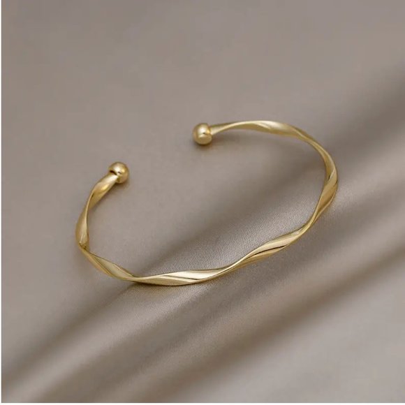 14K Gold Filled Bangle Bracelet - Picture 2 of 4